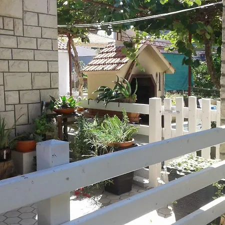 Apartment Marija - 70m From Sea