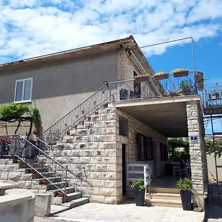Apartment Marija - 70m From Sea
